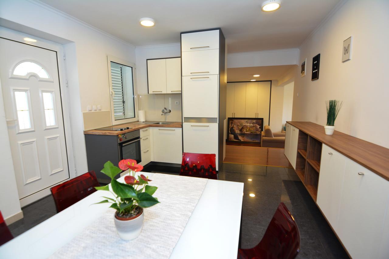 Tropicoco Apartments Tivat Kültér fotó
